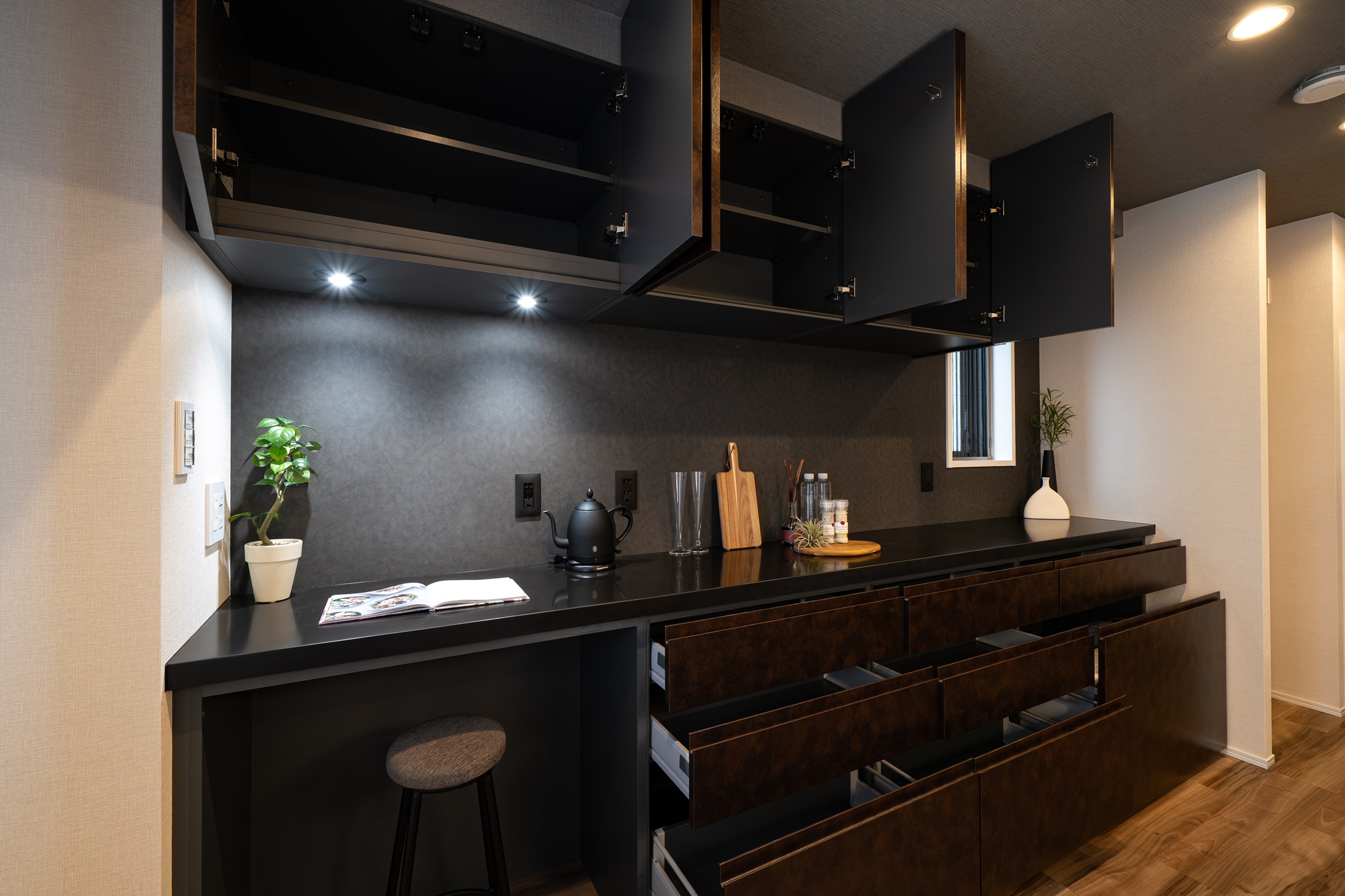 白金高輪キッチン背面作業台.jpg